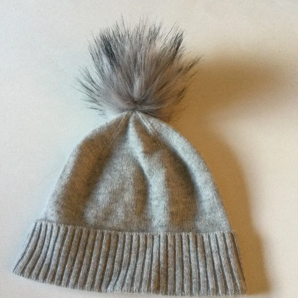 NORDSTROM RACK CASHMERE KNIT BEANIE WITH FAUX FUR POM GREY NWT